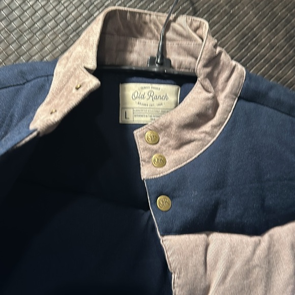 Men's Two-Tone Vest - Picture 5 of 6